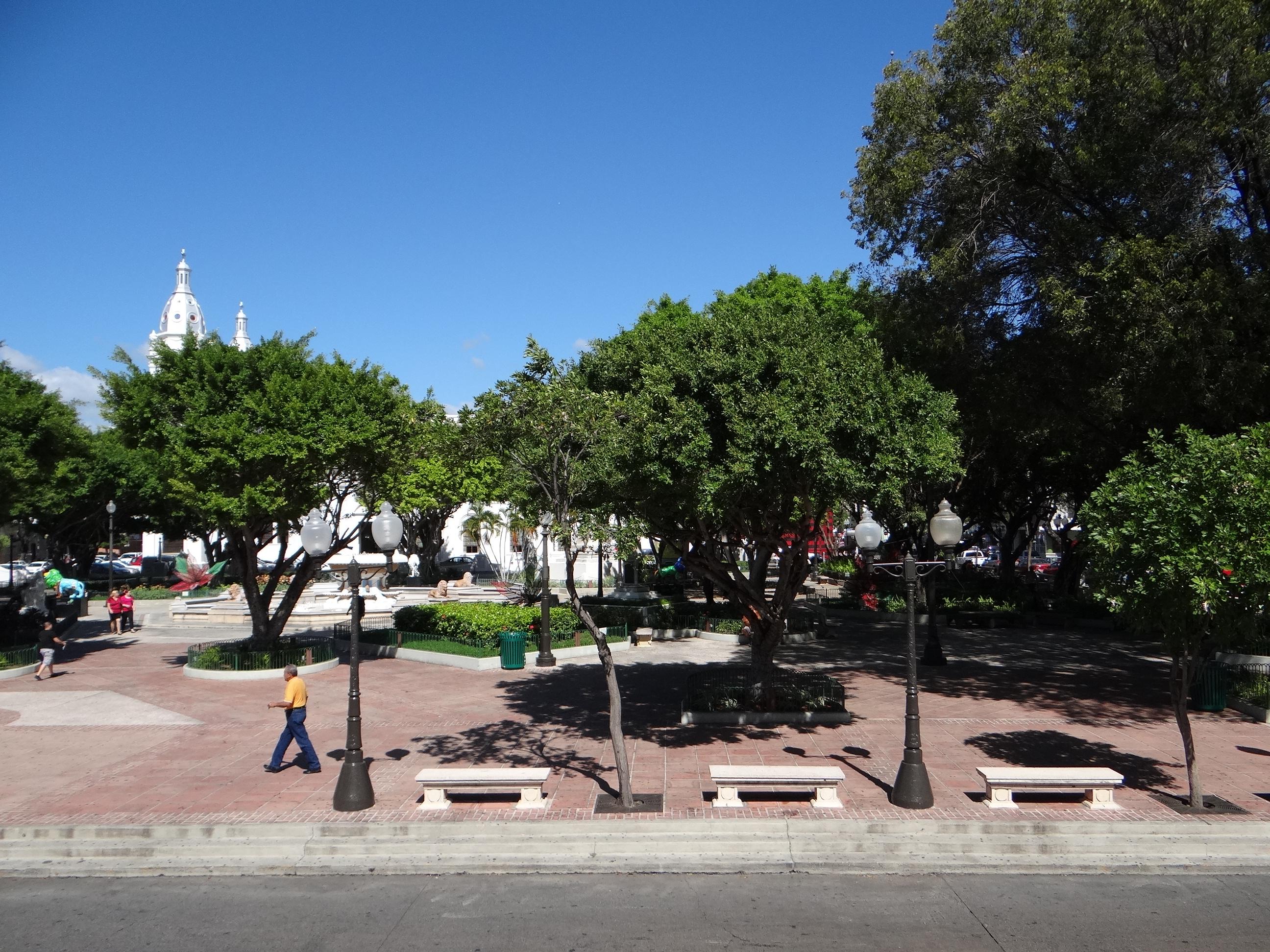 Plaza Las Delicias - Ponce - 2014 00001
